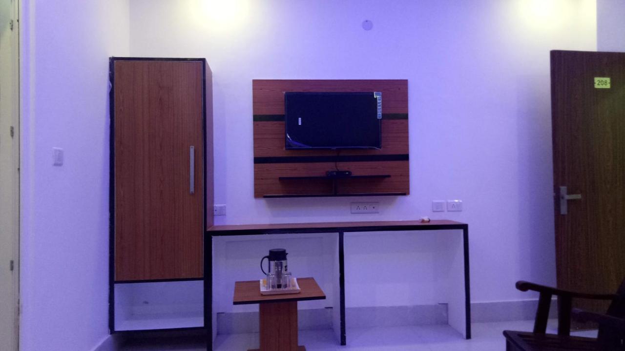 Capital O 13310 Noida Suites Ngoại thất bức ảnh