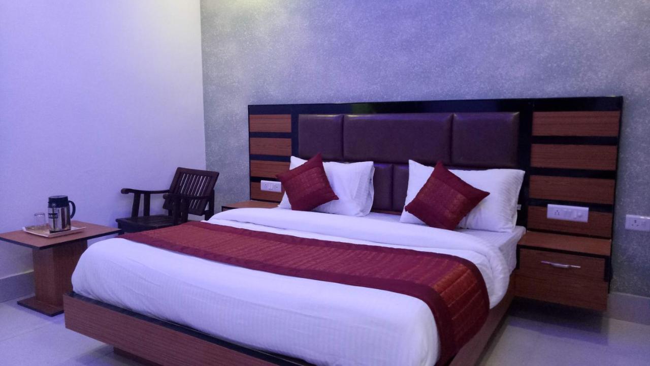 Capital O 13310 Noida Suites Ngoại thất bức ảnh